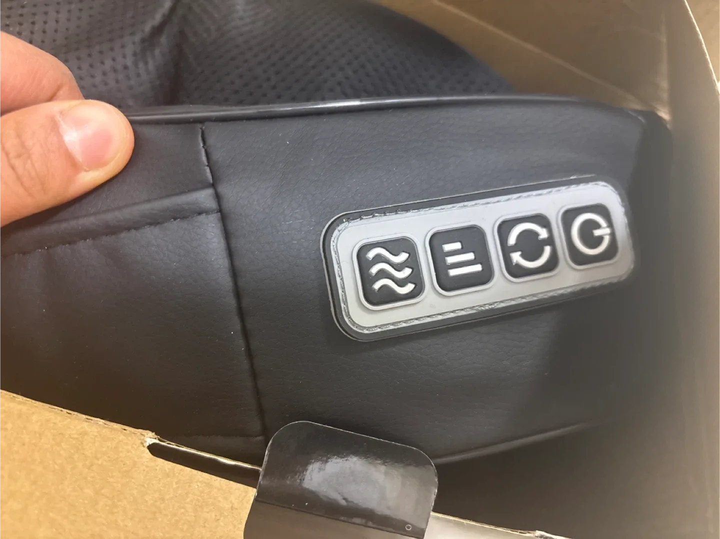 Neck Massager with High Quality Leather image indicator(3)