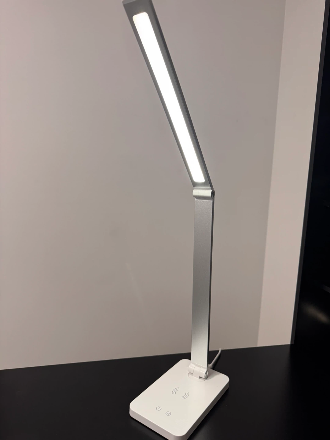 LED Desk Lamp with Wireless Charger ***NEW*** - photo 3