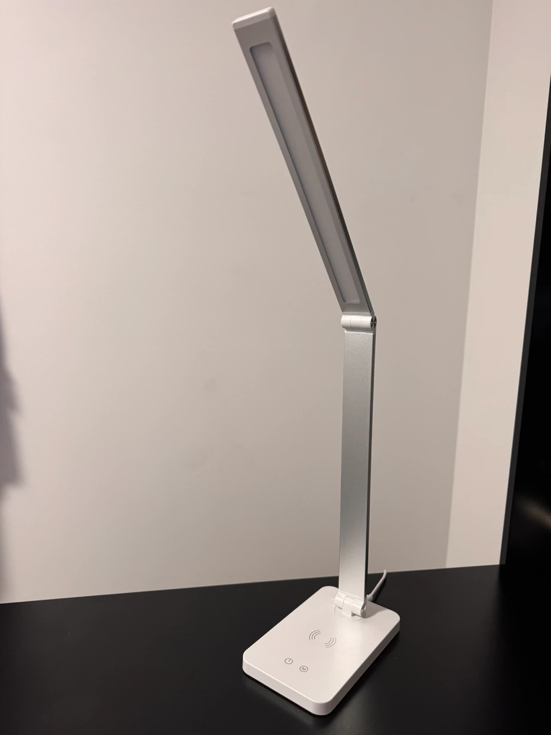 LED Desk Lamp with Wireless Charger ***NEW*** - photo 4
