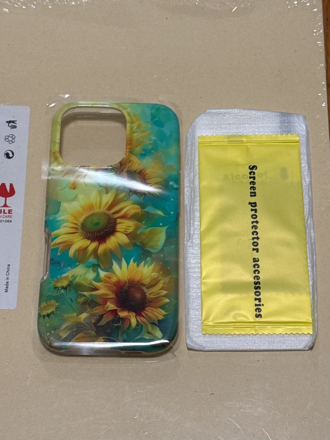 iPhone 16 pro Case with Screen Protector image indicator(2)