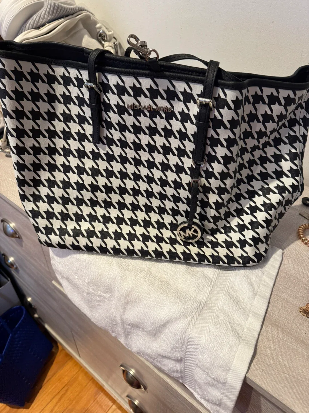 Michael Kors Houndstooth Tote Bag image indicator(3)