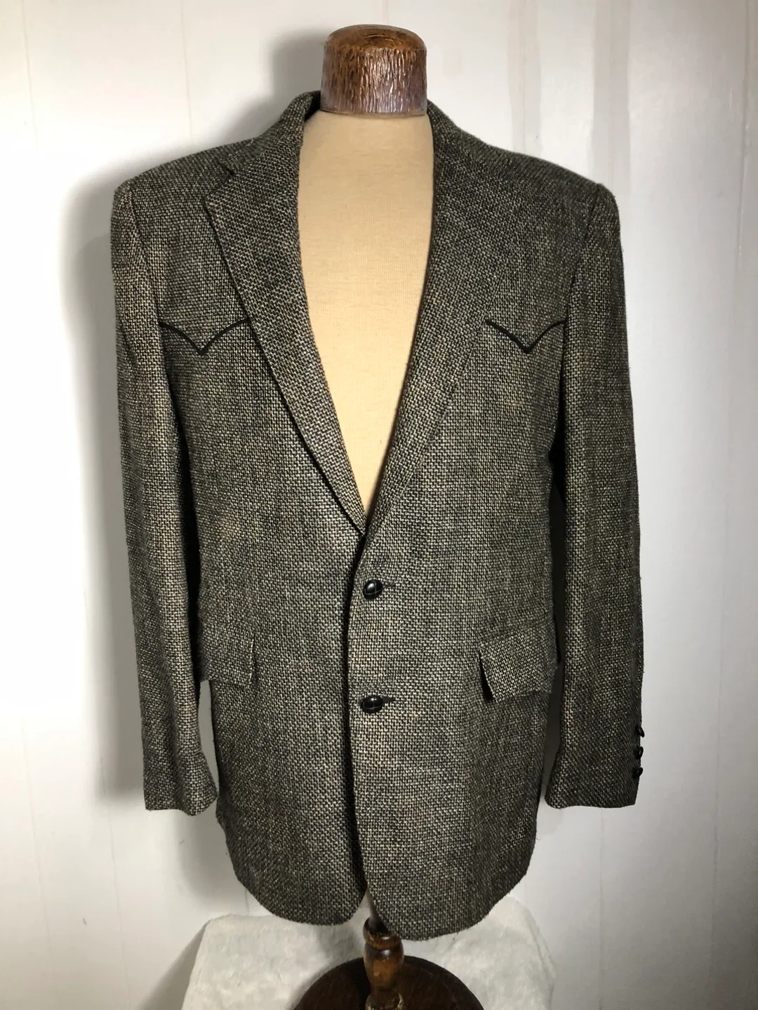 Men’s Brown Tweed Blazer. Size 42L. Pagano West. Like New.