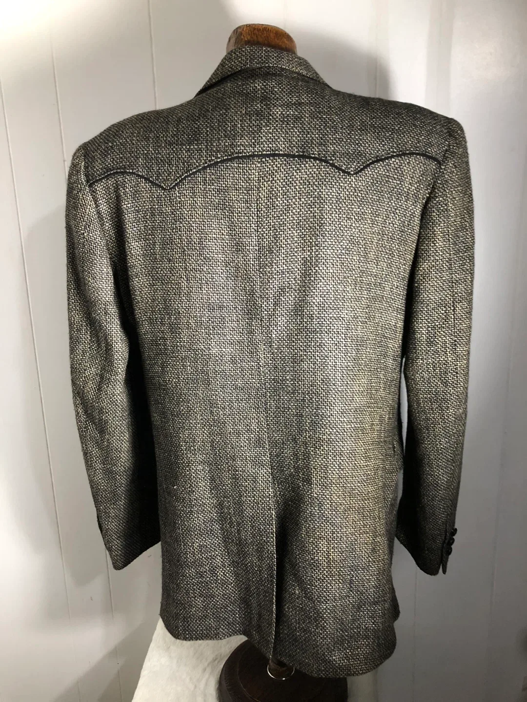 Men’s Brown Tweed Blazer. Size 42L. Pagano West. Like New. image indicator(2)