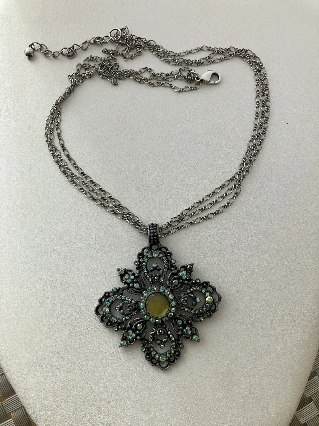 Ornate Silver Tone Pendant Necklace 15"-18" image indicator(3)