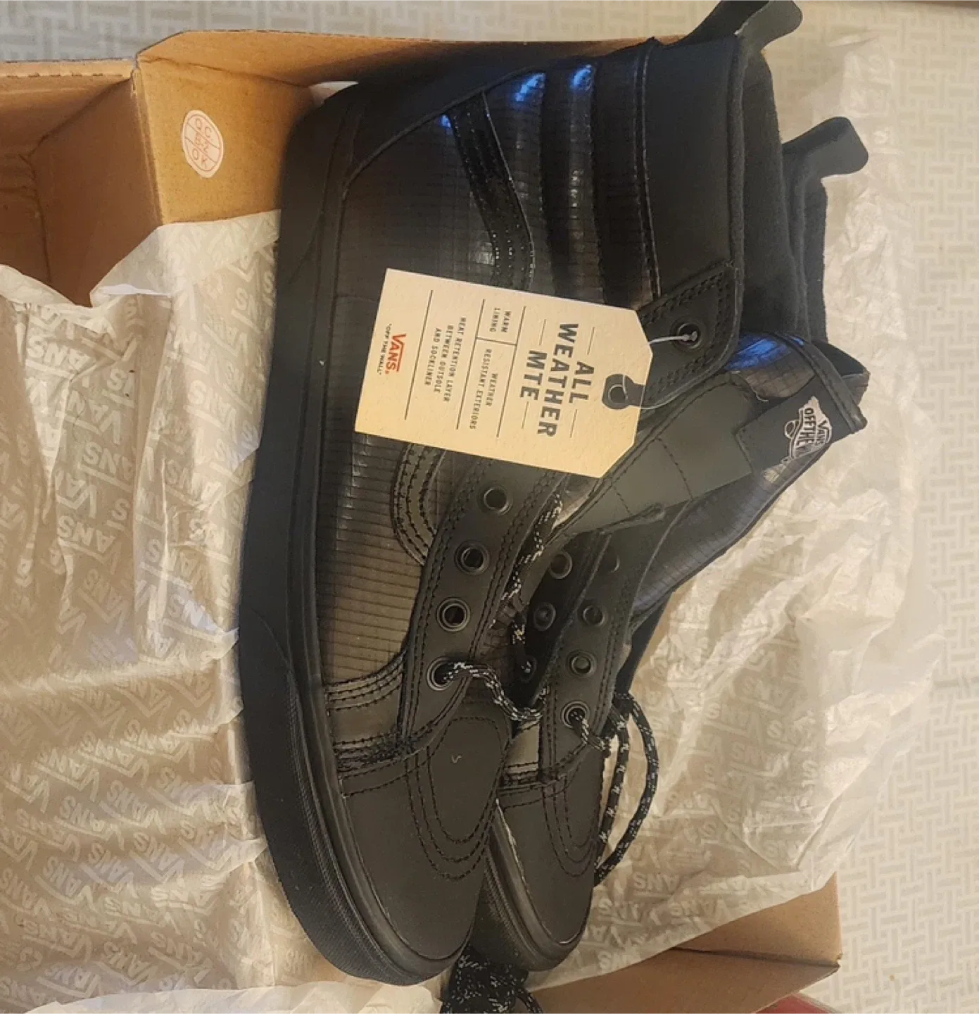 Vans Sk8-Hi MTE All Weather Black, Size 9 image indicator(2)