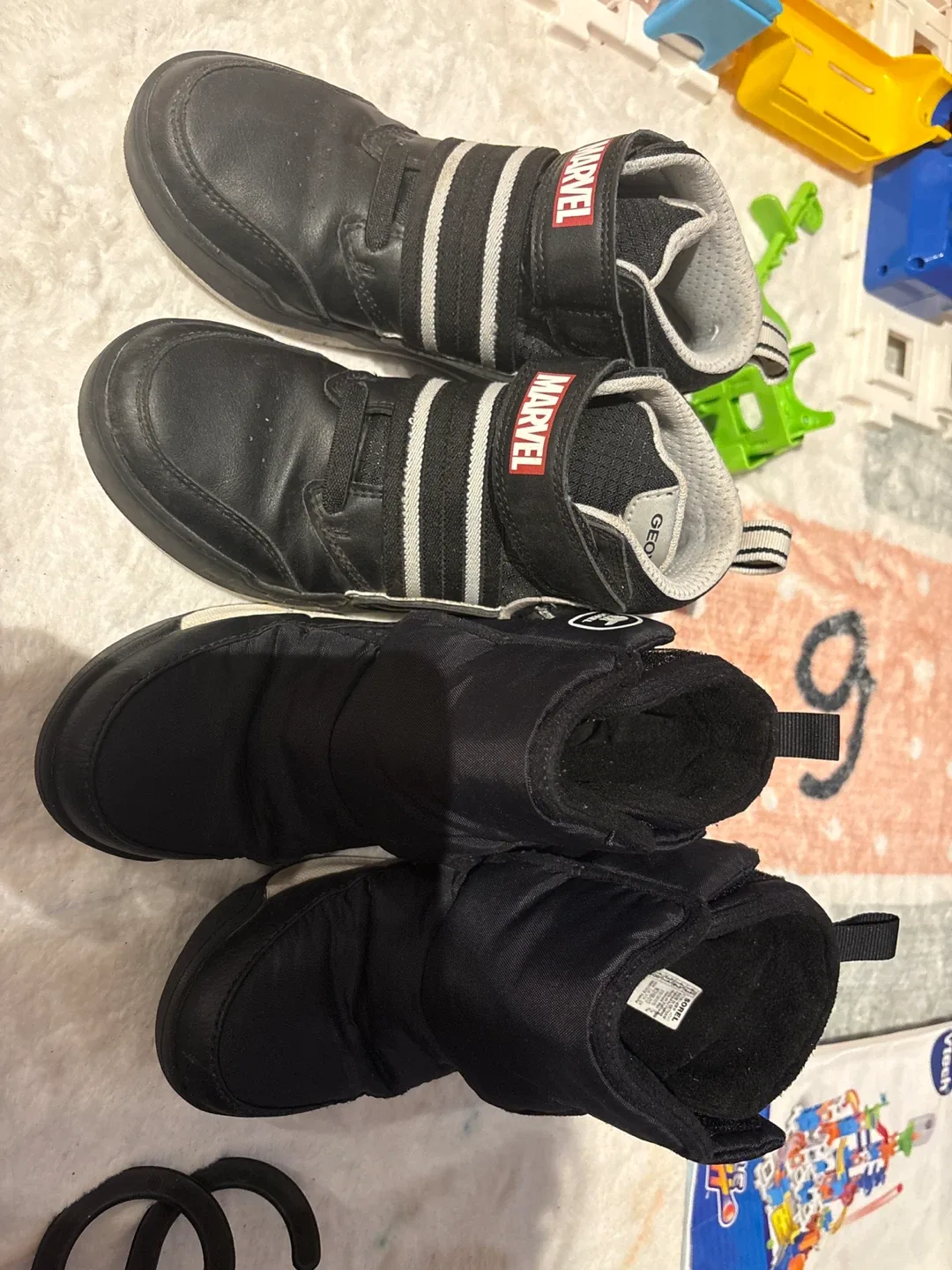 Size 12 & 13 kids shoes image indicator(3)