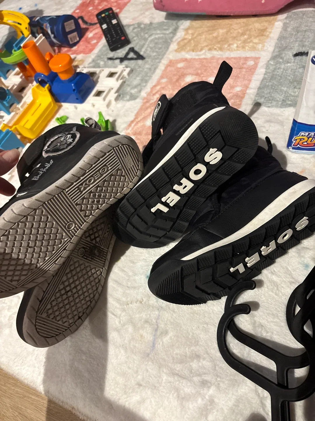 Size 12 & 13 kids shoes image indicator(4)