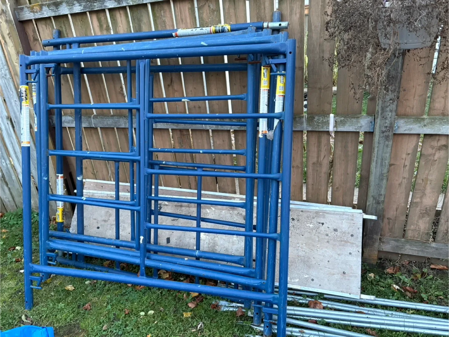Blue Metal Scaffolding Frames image indicator(2)