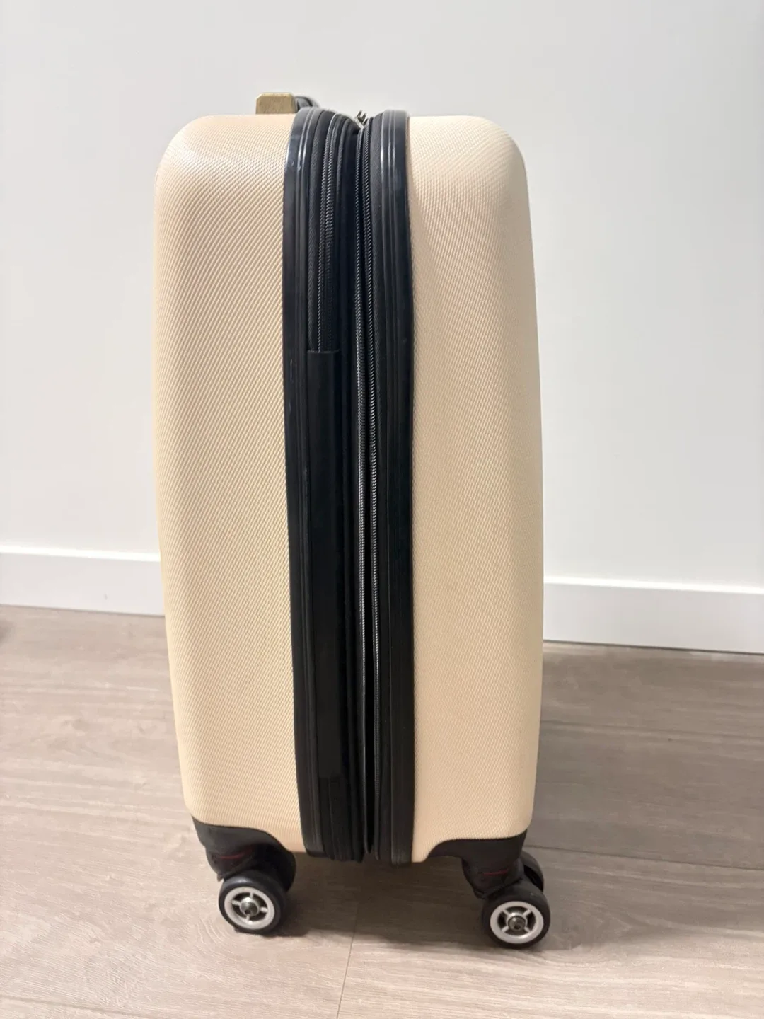 Samsonite Carry- On Suitcase - Beige image indicator(2)