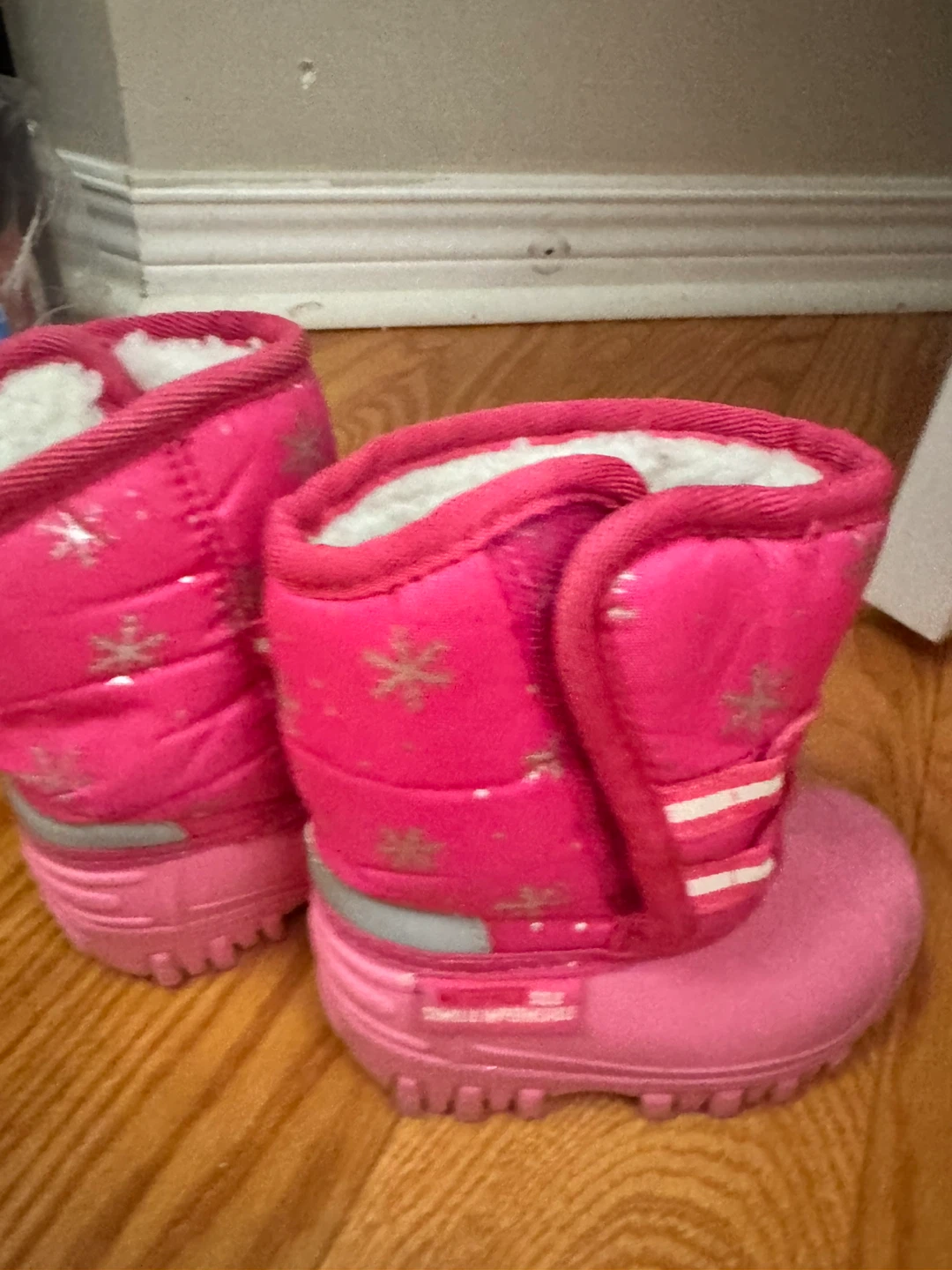 Like new- Pink Winter Boots - Size 5 - photo 2