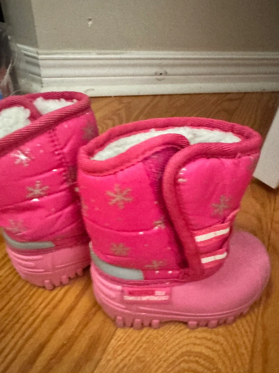 Like new- Pink Winter Boots - Size 5 image indicator(2)
