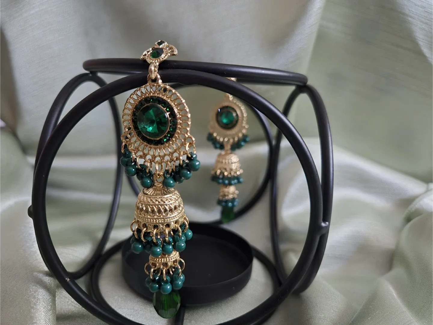 Green & Gold Earrings image indicator(2)