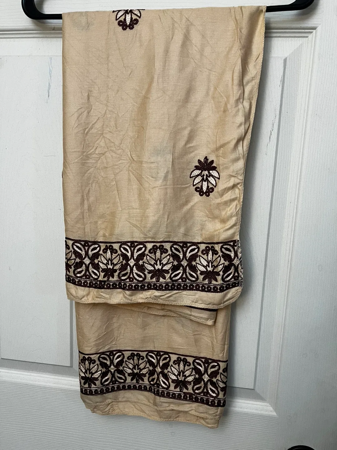 Embroidered Shawl image indicator(2)