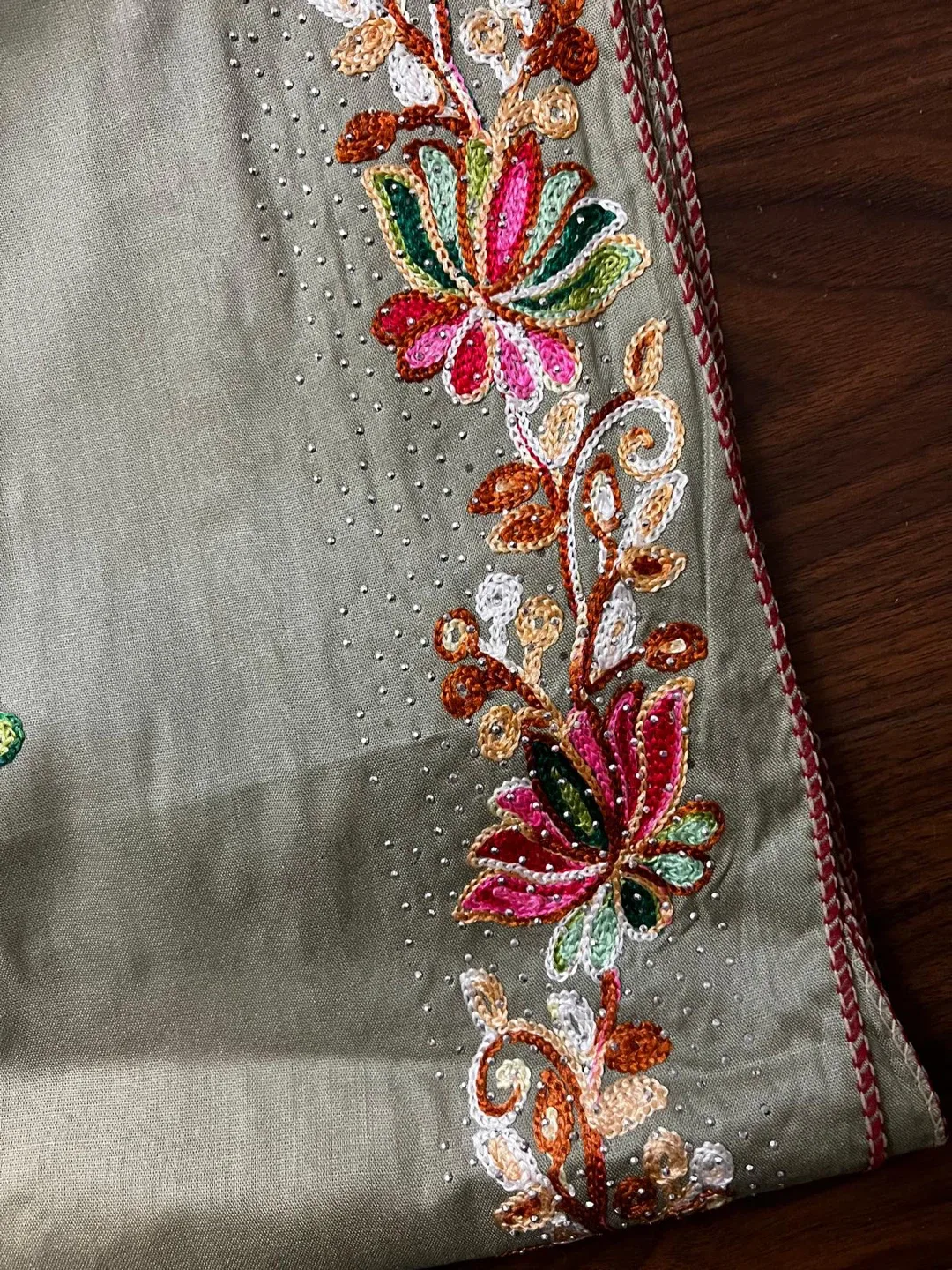 Embroidered Shawl image indicator(4)