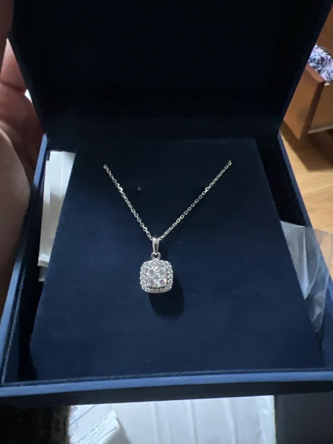 14kt White Gold Diamond Pendant Necklace image indicator(2)