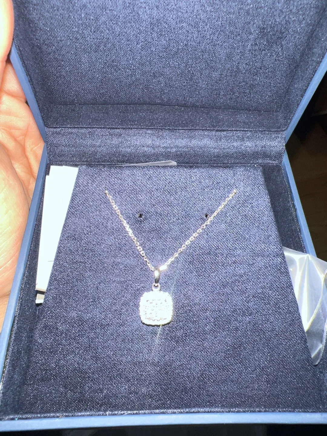 14kt White Gold Diamond Pendant Necklace image indicator(3)