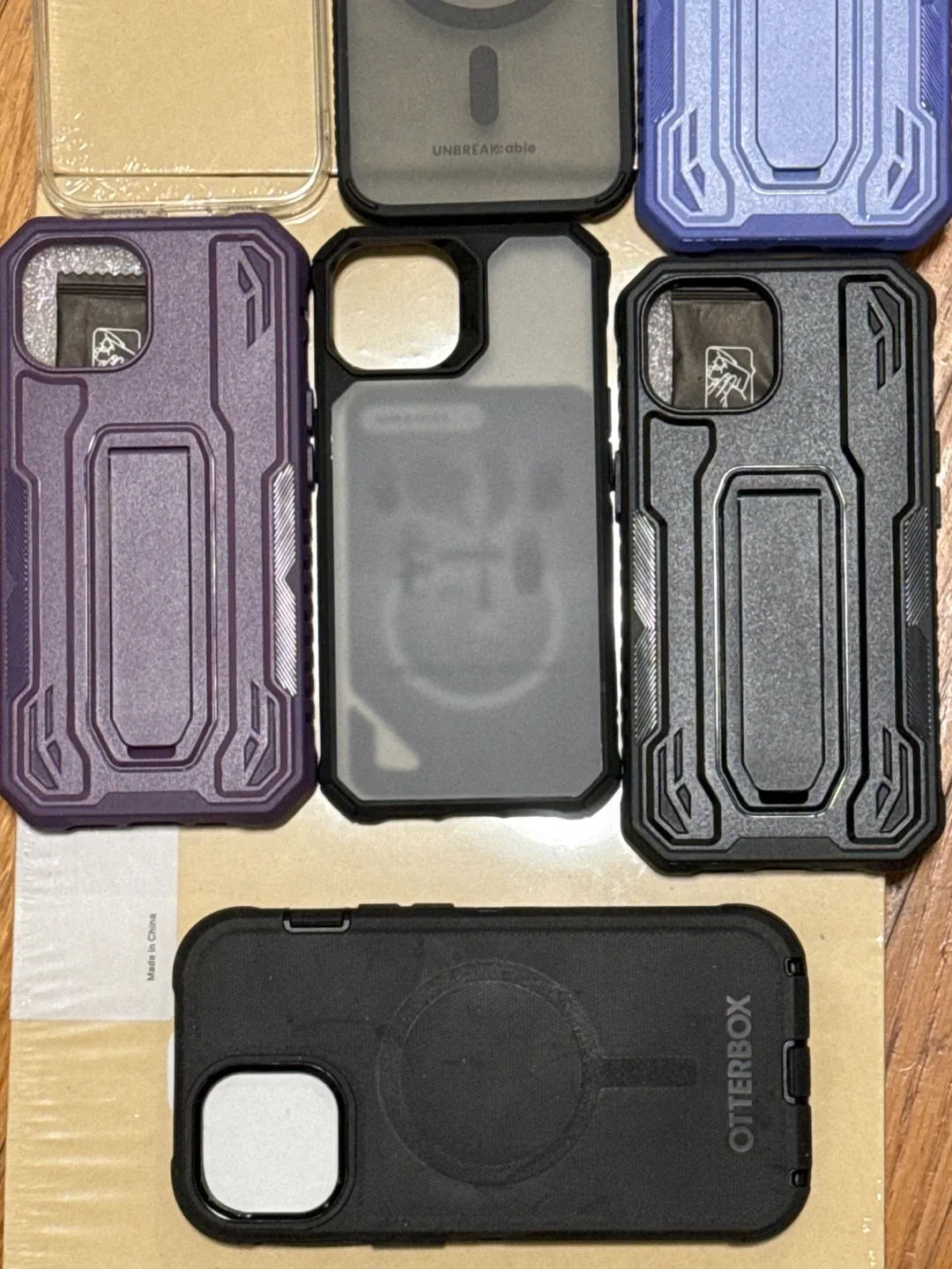 iPhone 15 Cases and screen protectors image indicator(2)