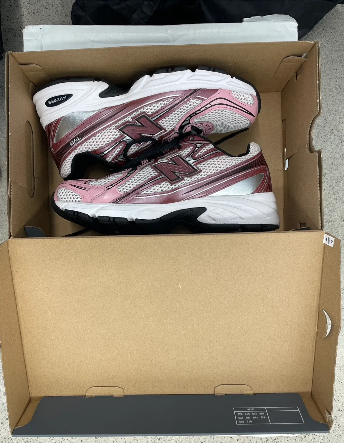 New Balance athletic shoes Womens 9/Mens 7.5/Eur 40.5