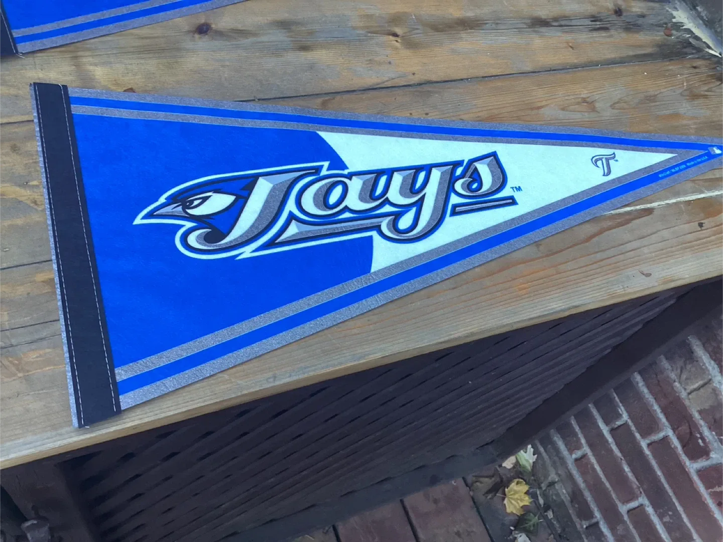 4 TORONTO BLUE JAYS Pennants !