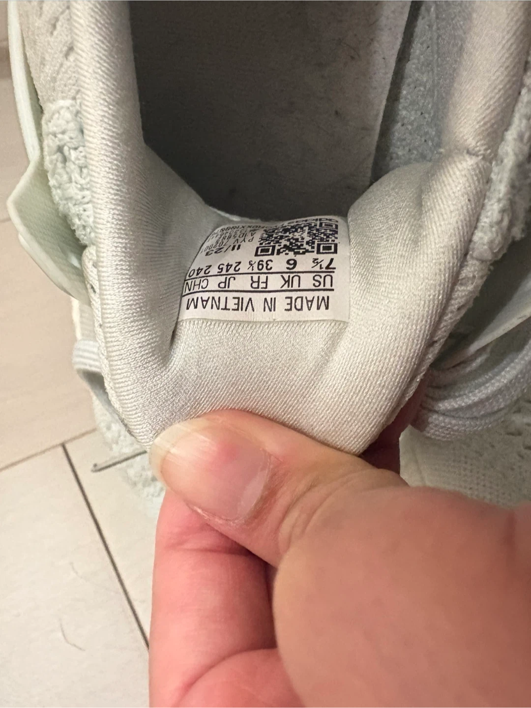 Adidas Ultraboost Women's Size 7.5 US - photo 3