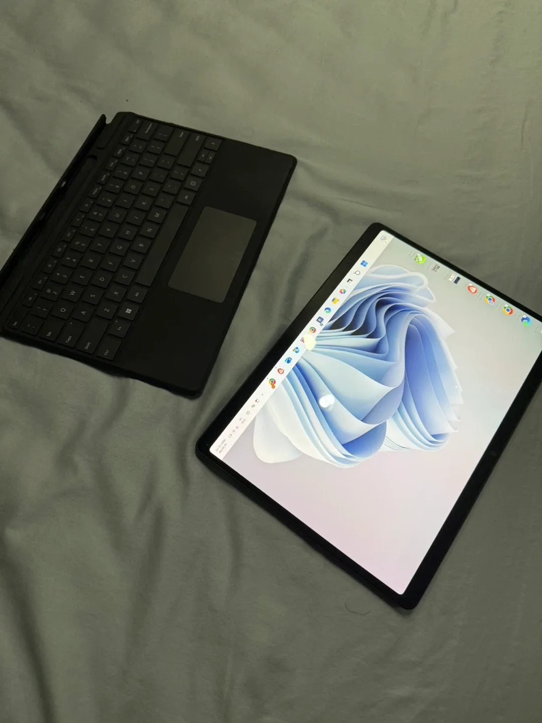 Microsoft Surface Pro (11th Edition) – Snapdragon X Elite