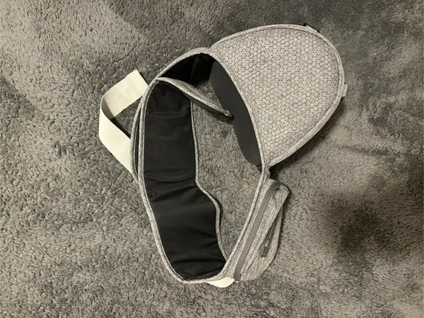 Bellababy Baby Carrier With Hip Seat – Great Condition + Box image indicator(5)