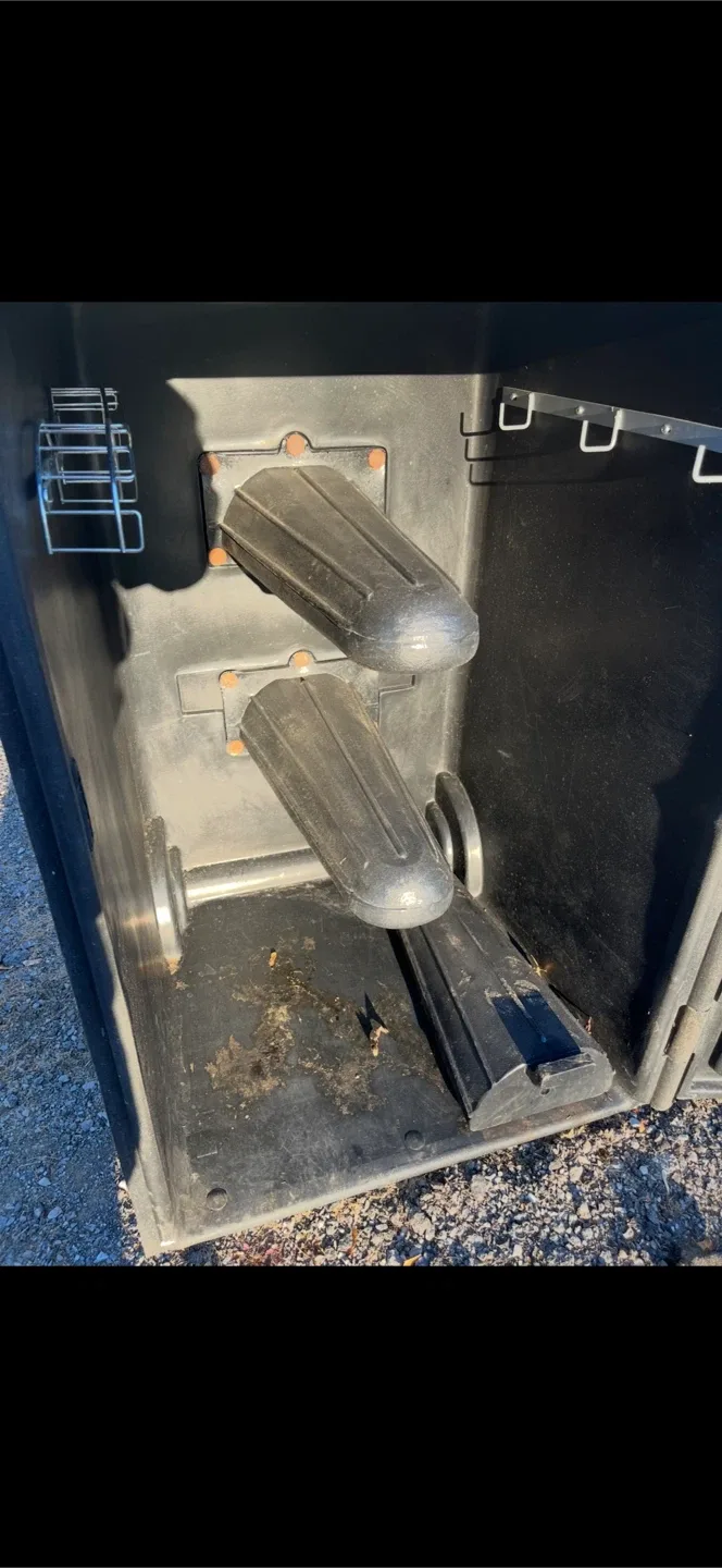 Cunningham Portable Saddle Rack & Tack Box image indicator(3)