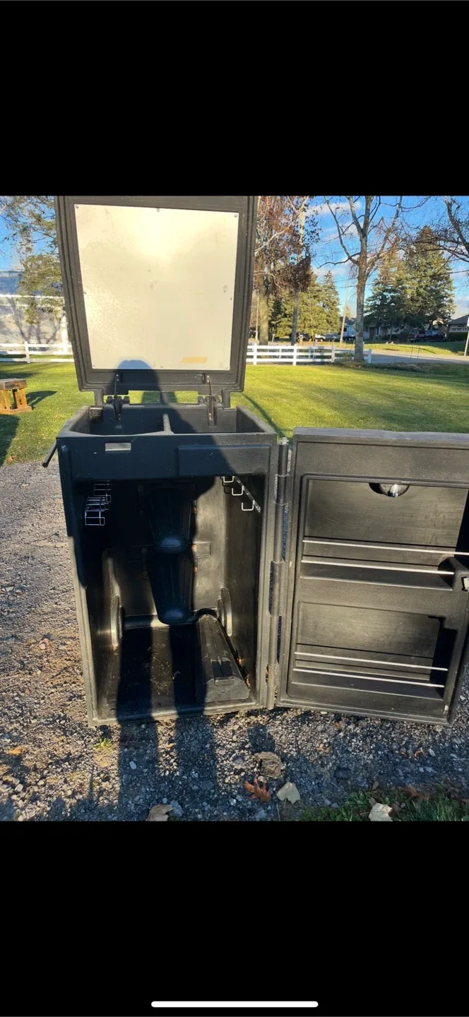 Cunningham Portable Saddle Rack & Tack Box image indicator(2)