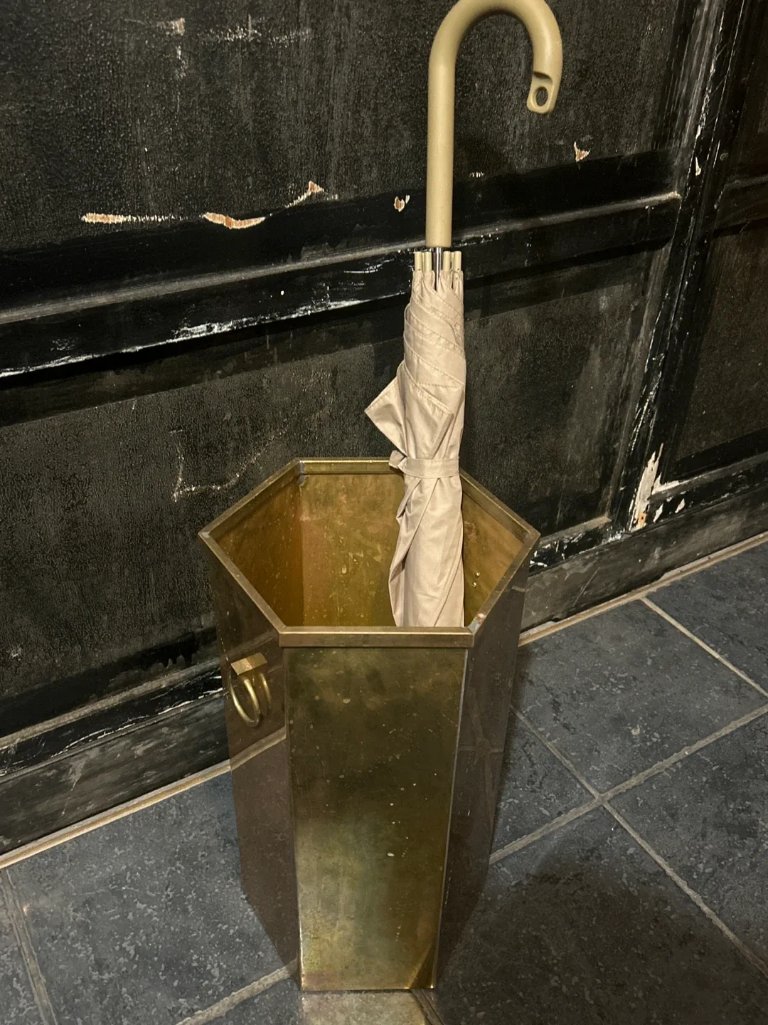 Antique Bronze Umbrella Stand image indicator(3)