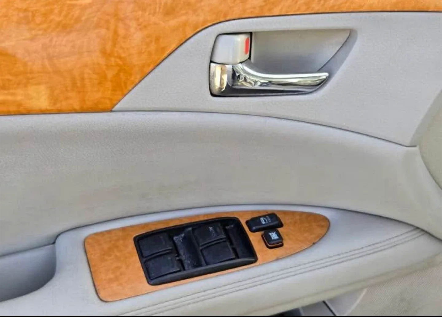 2007 Toyota Avalon runs and drives great image indicator(9)