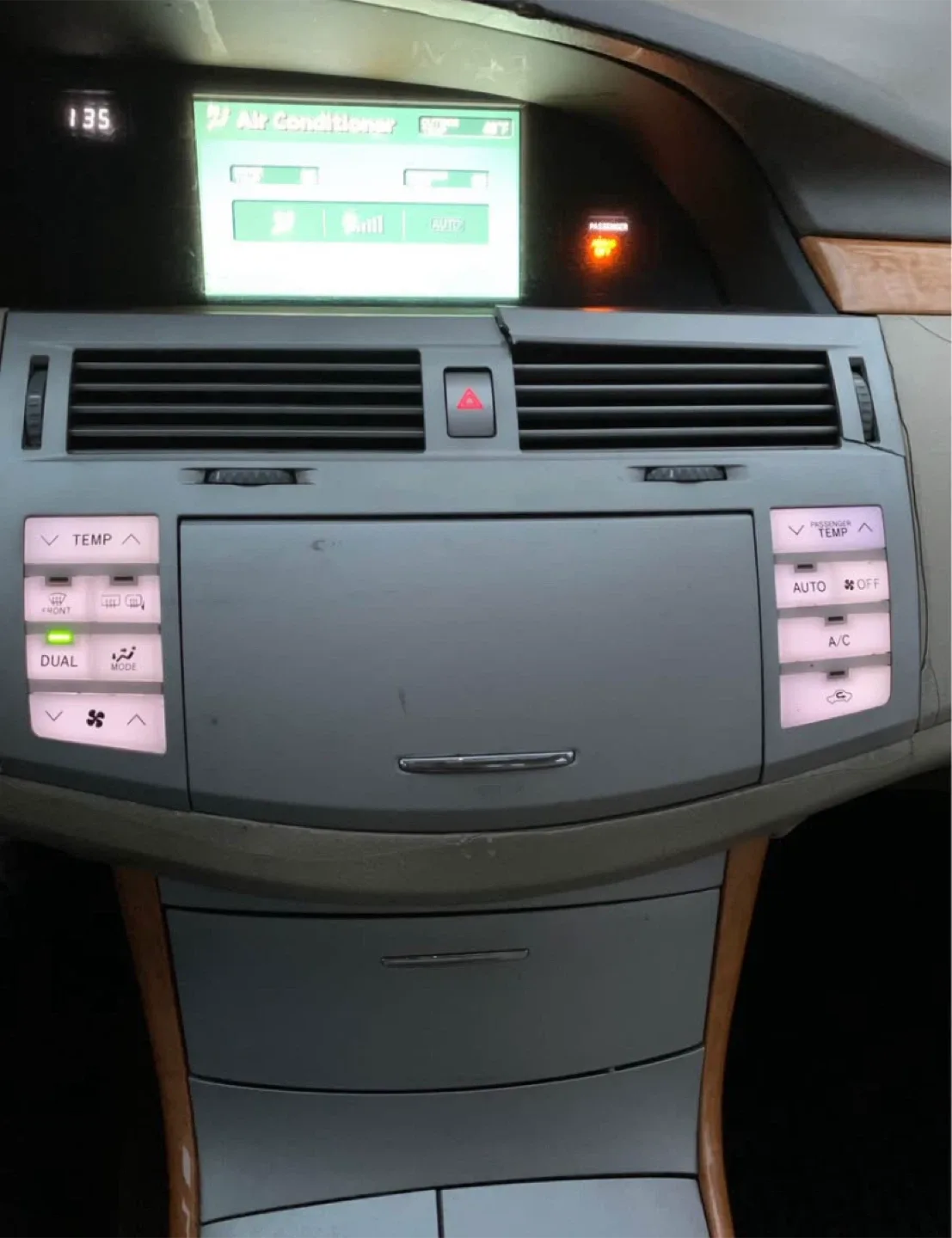 2007 Toyota Avalon runs and drives great image indicator(7)
