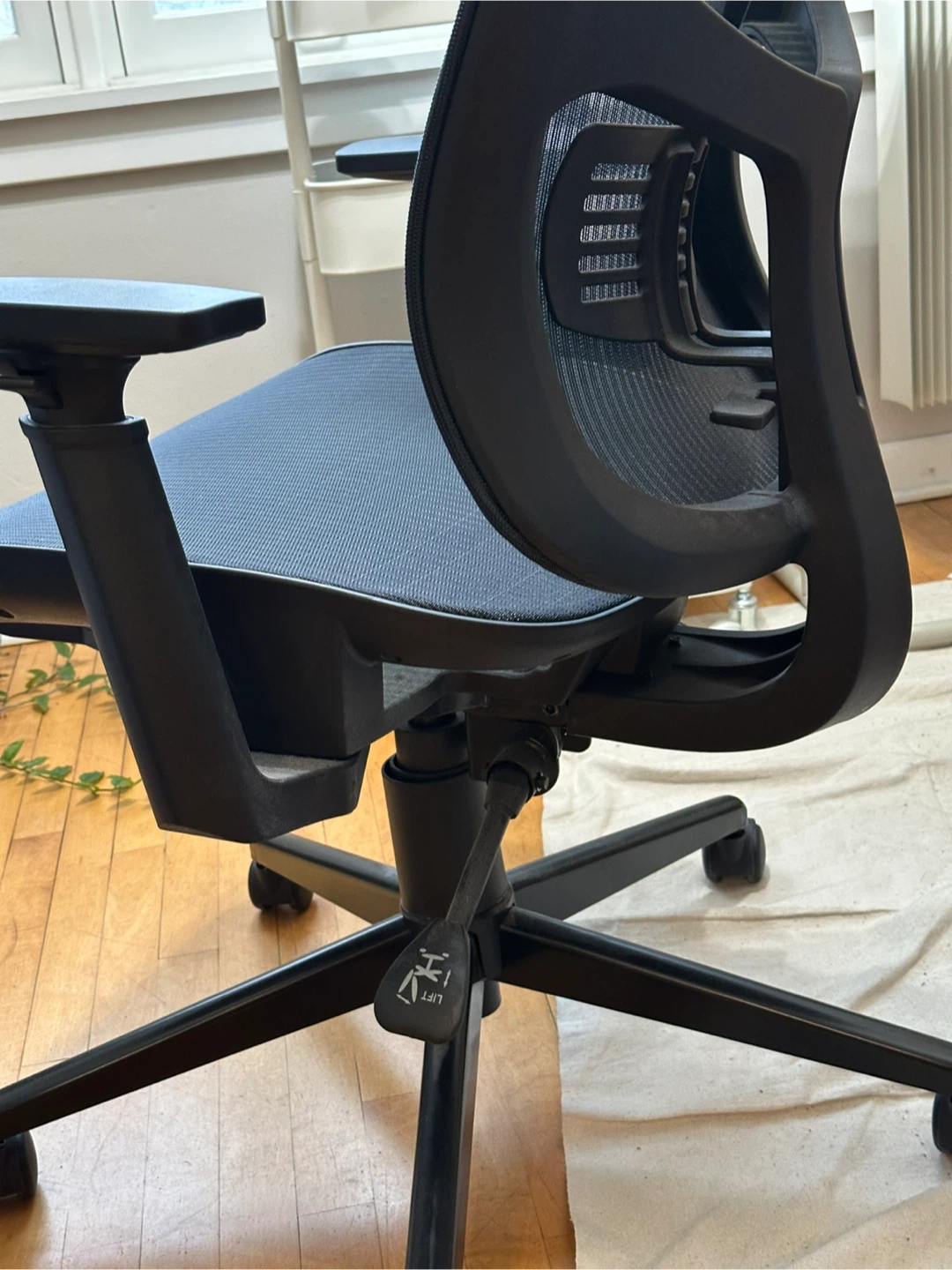 Black Mesh Office Chair - photo 5