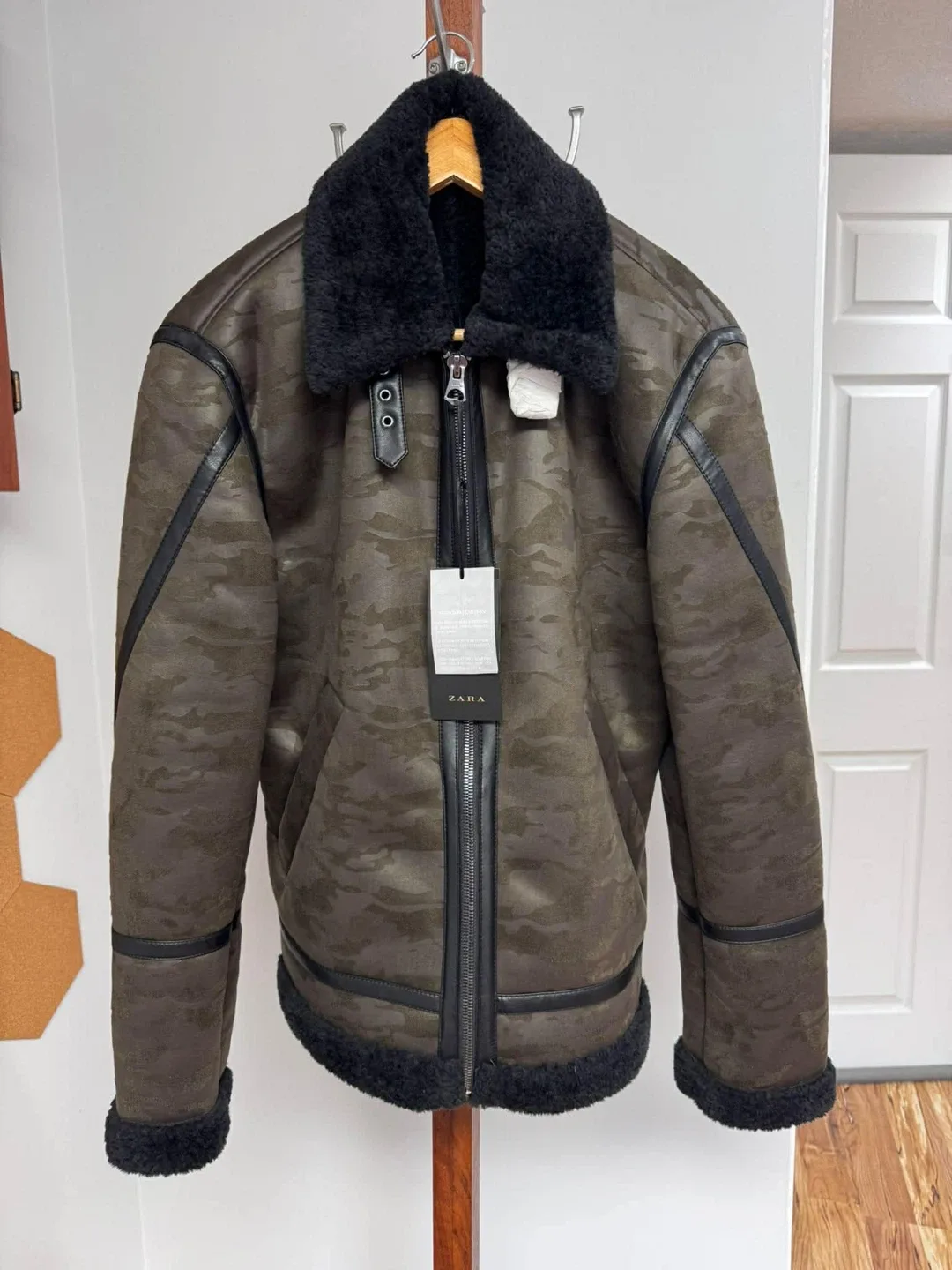 Zara Camo Print Faux Fur Trim Jacket - Size M image indicator(4)