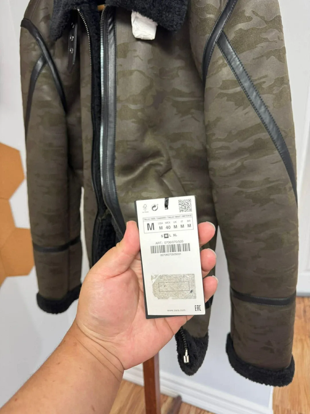 Zara Camo Print Faux Fur Trim Jacket - Size M image indicator(5)