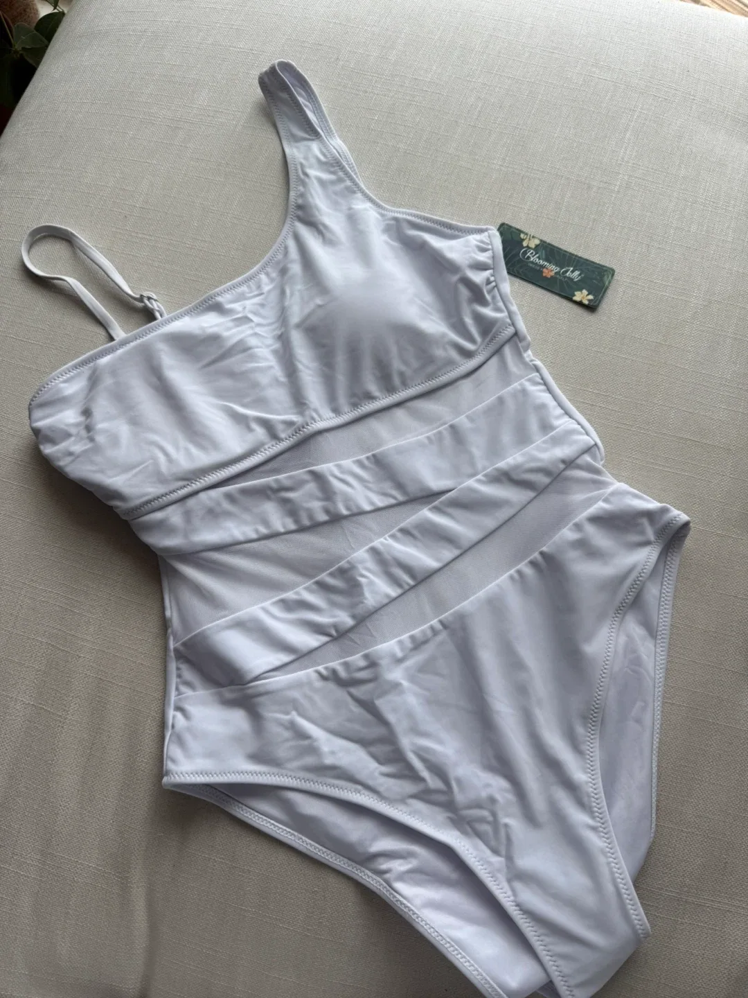 Blooming Jelly White One-Shoulder Swimsuit