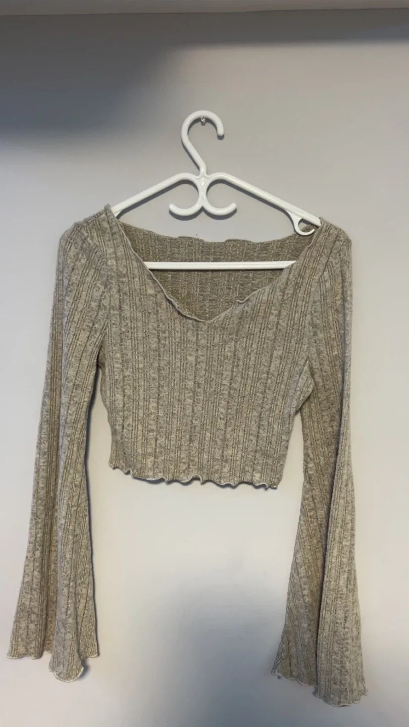 Long Sleeve Crop Top - Beige