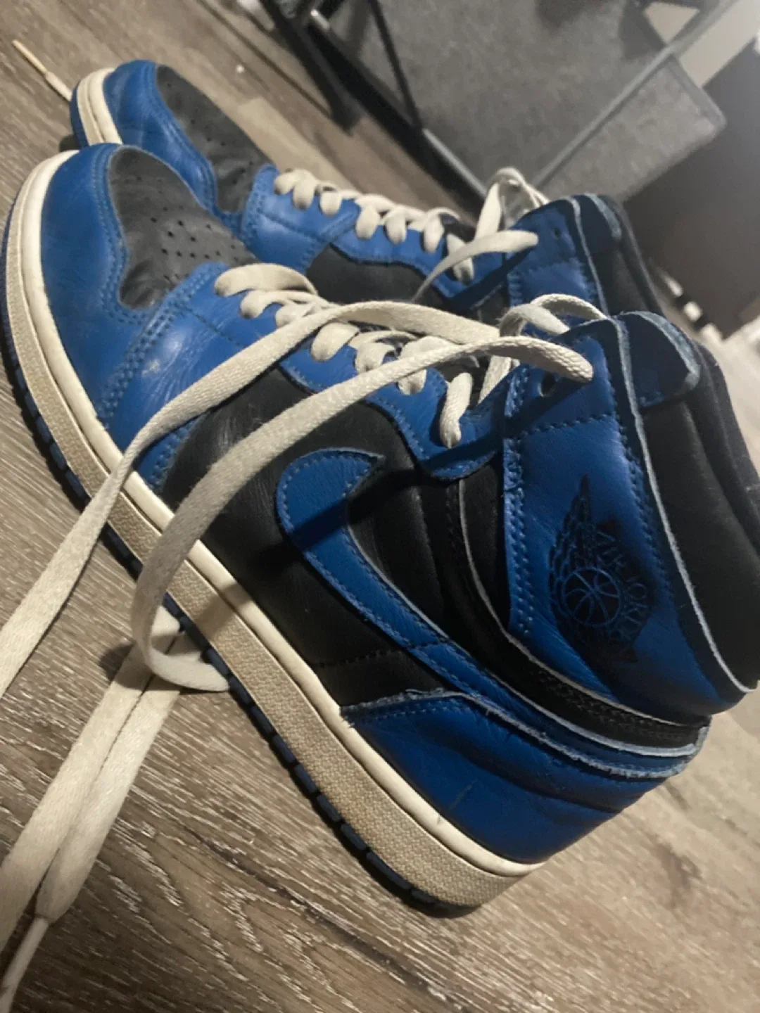 Nike Air Jordan 1 Retro High image indicator(3)