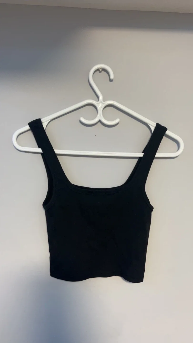 Forever 21 Black Tank Top image indicator(2)