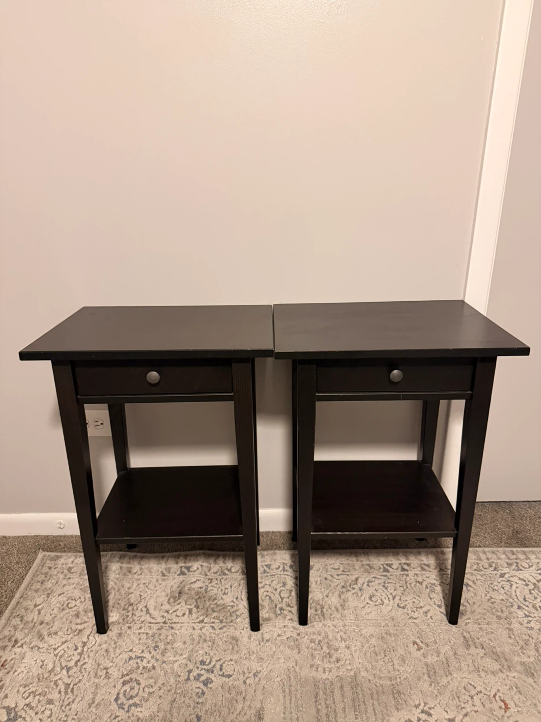 2 Nightstands