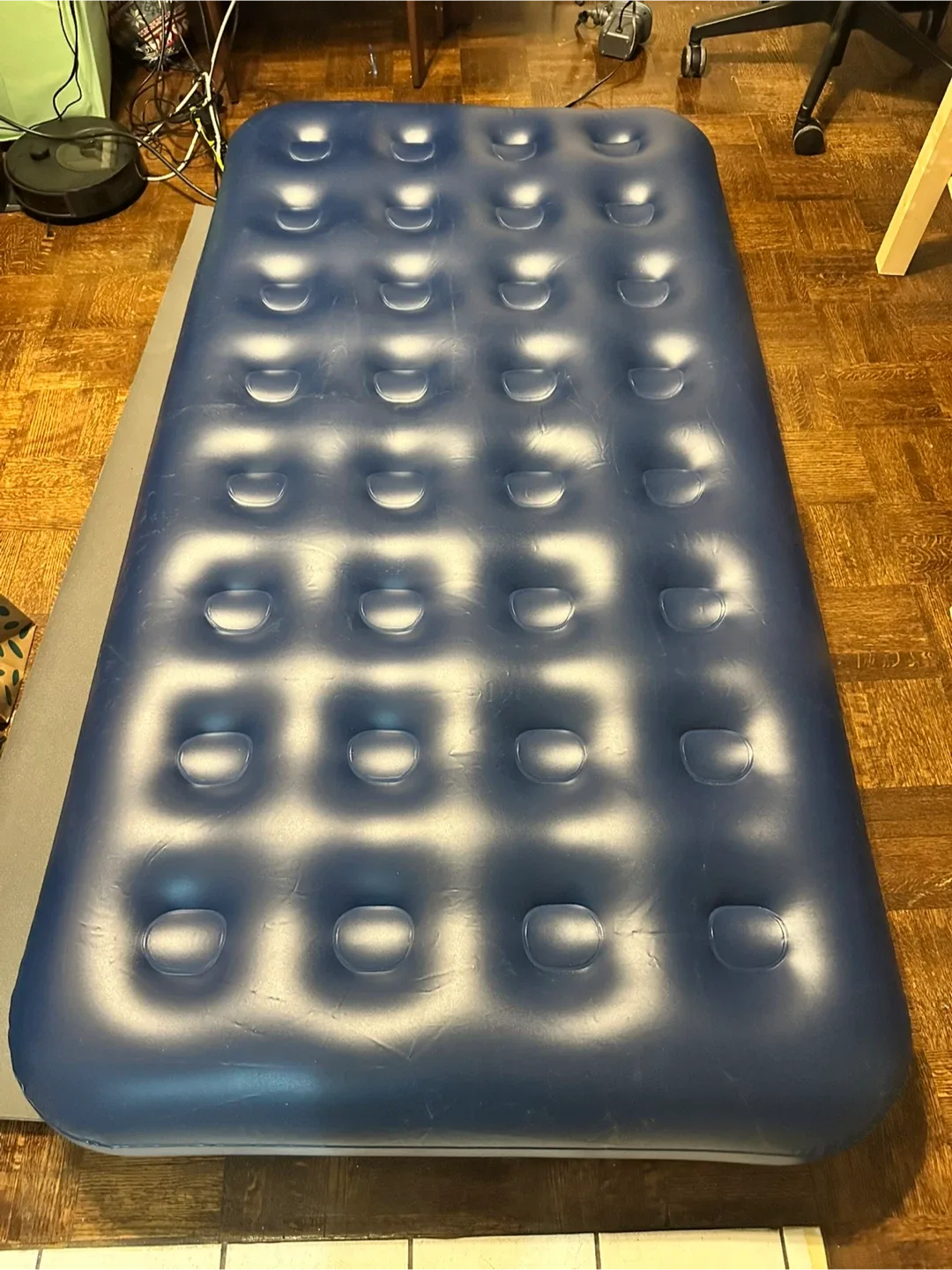 Blue Single Inflatable Air Mattress with Pump image indicator(2)