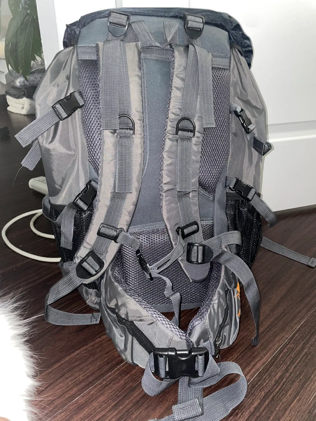 Hiking Backpack - Grey image indicator(3)