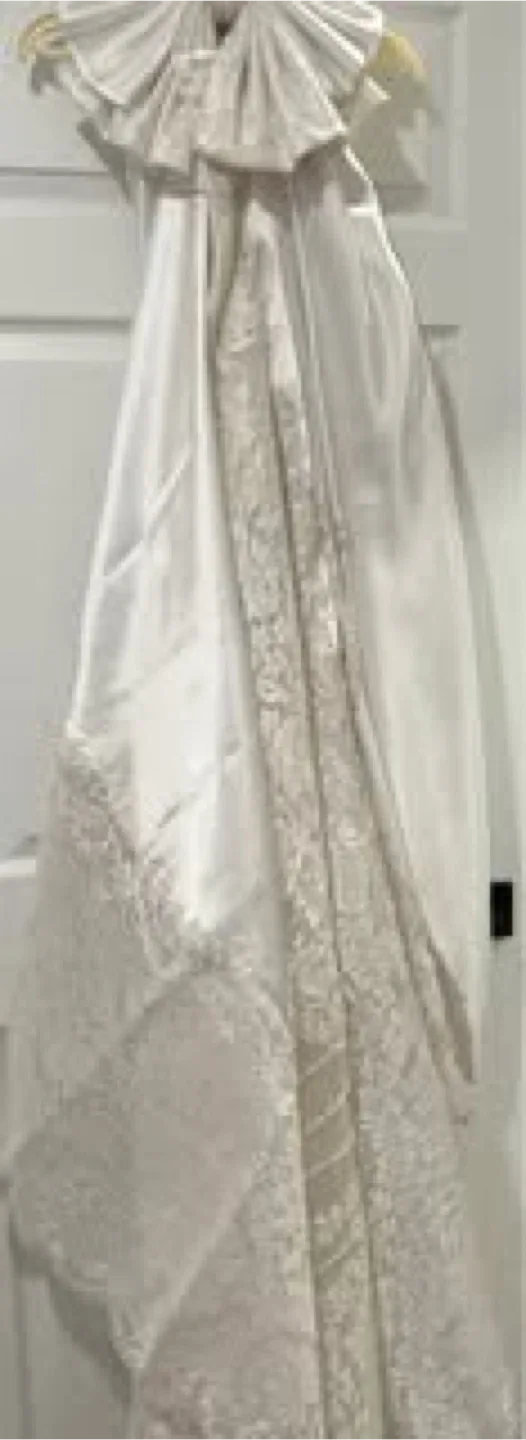 Designer Wedding Gown with Detachable Train image indicator(9)