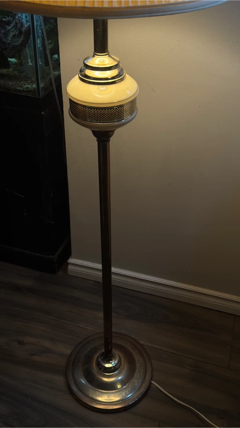 Vintage Standing Floor Lamp image indicator(2)