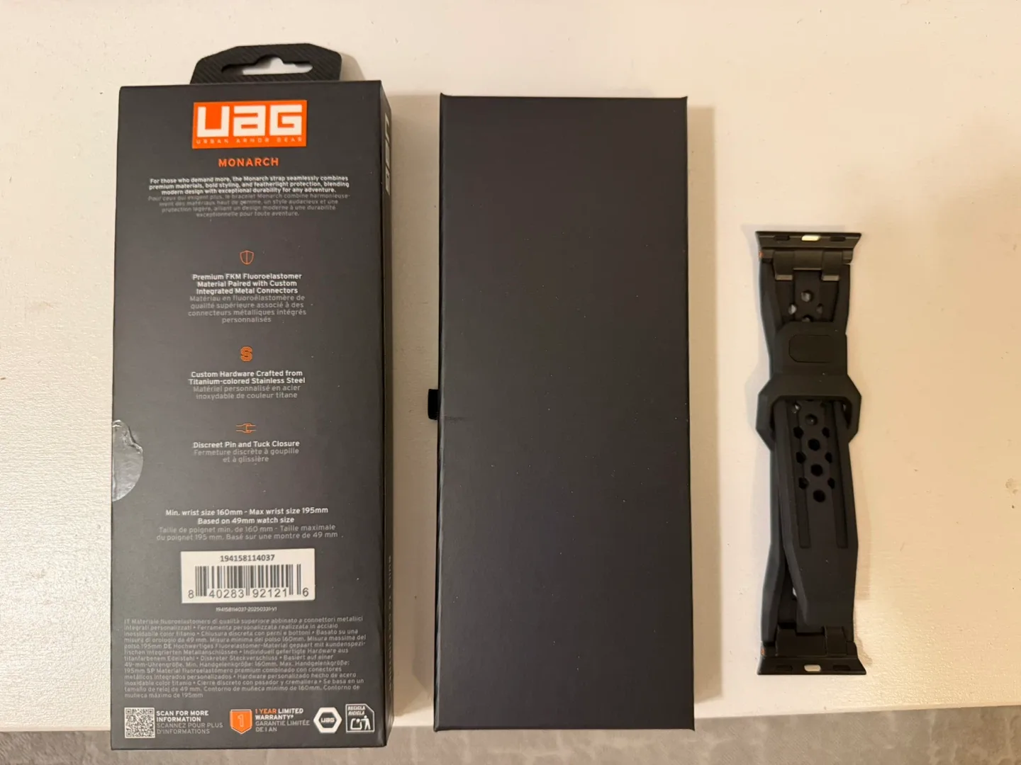 UAG Monarch Black Strap Apple Watch 49/45/44mm image indicator(2)