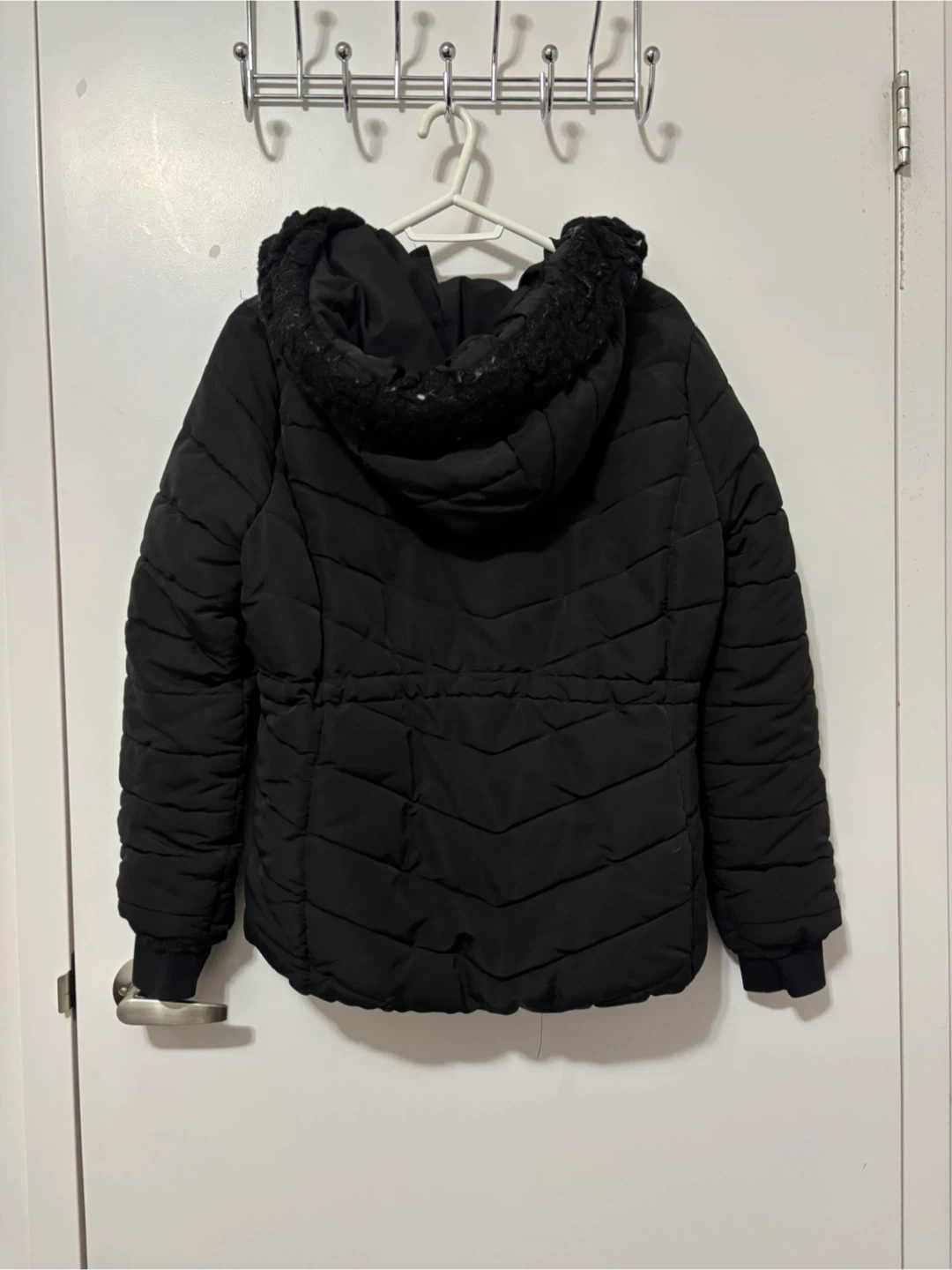 H&M Women’s Black Puffer Jacket - photo 2