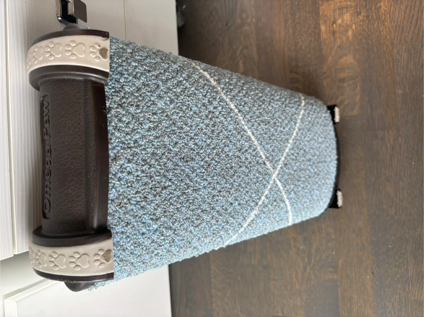 Omega Paw Wide Lean-It Everywhere Scratch Pad 20-Inch with Bed image indicator(3)