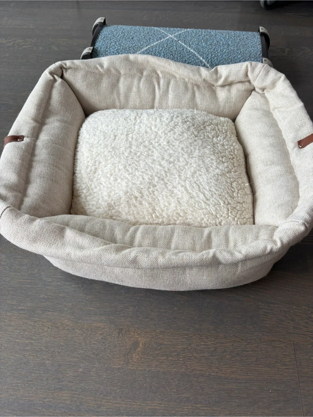 Omega Paw Wide Lean-It Everywhere Scratch Pad 20-Inch with Bed image indicator(2)