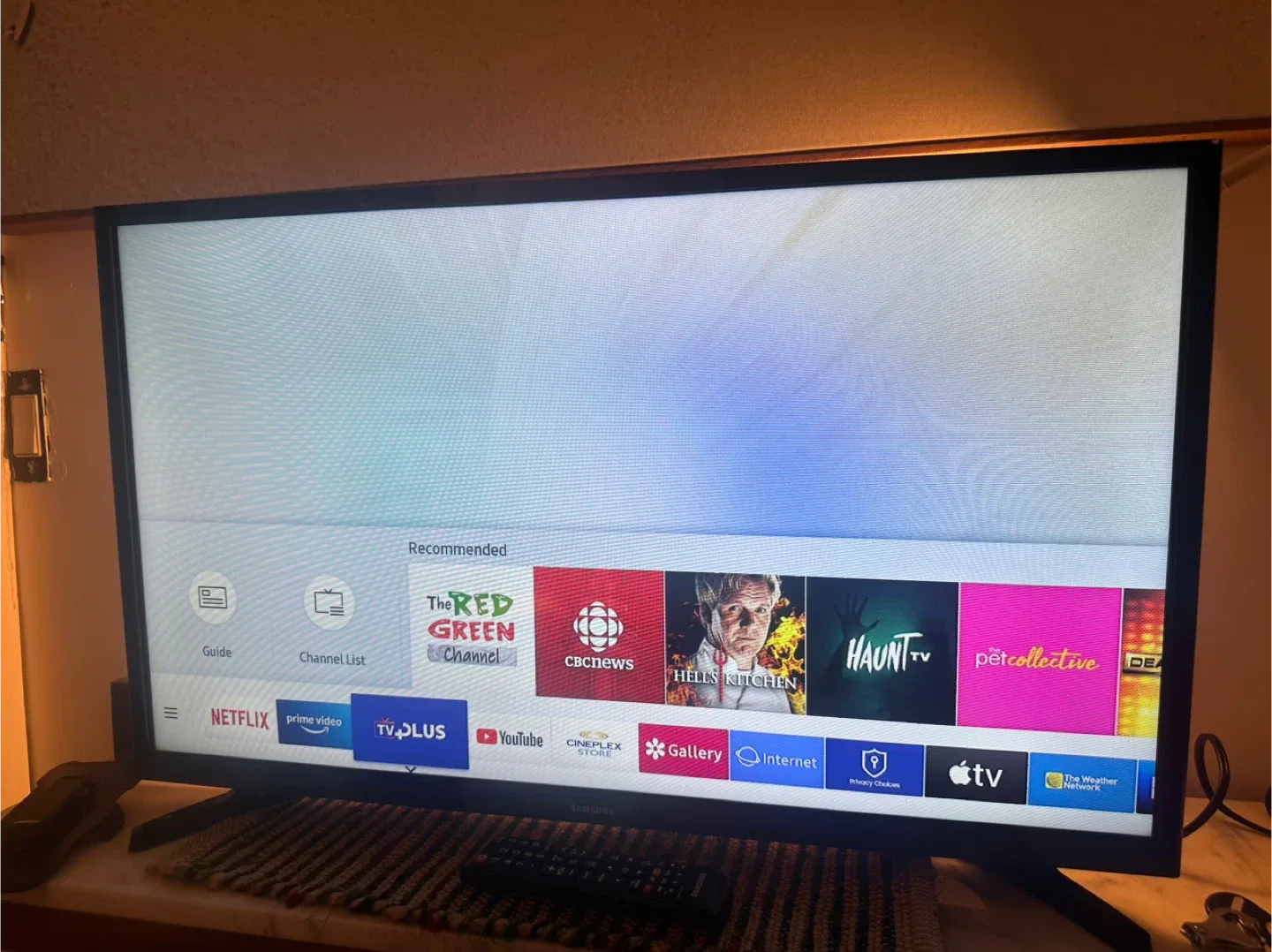 Samsung UN32M4500BF 32" TV with Remote