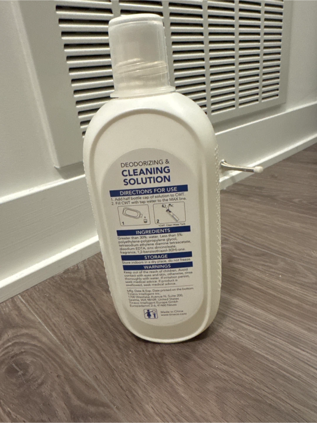 2/3 Full opened Tineco Deodorizing & Cleaning Solution, 1L - photo 2