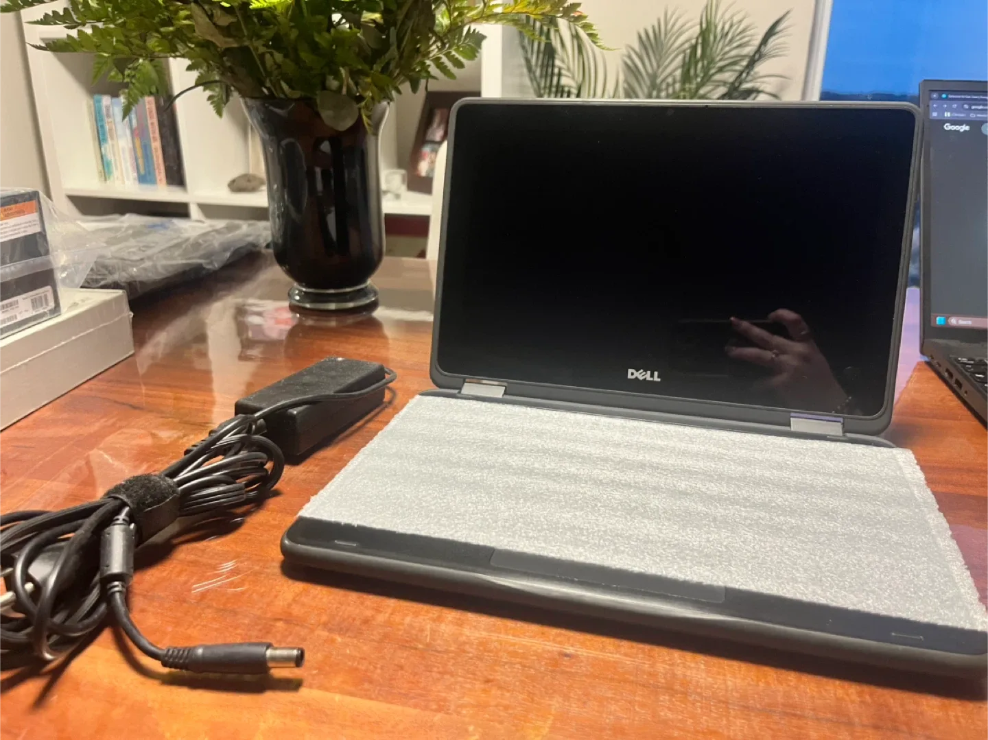 Dell Chromebook 3100 2-in-1 Laptop image indicator(2)